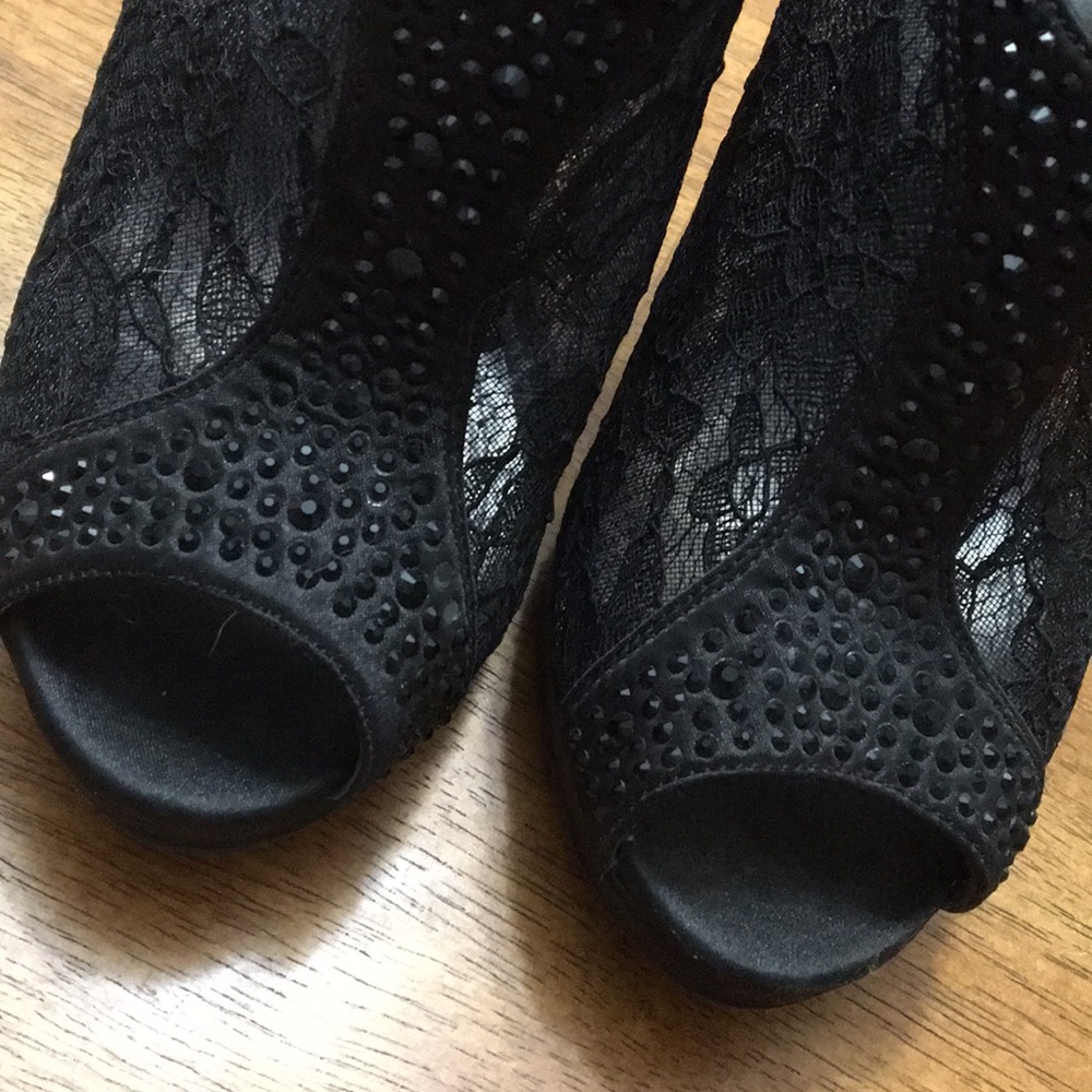 Heals - Picture 2 of 3